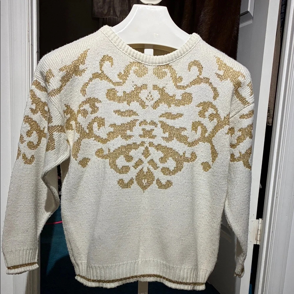 Elegant Vintage White and Gold Sweater